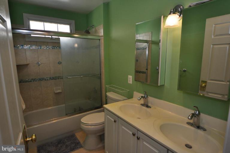1320 Murray Downs Way Reston, VA 20194 - Photo 22 of 30 Bath #2