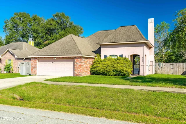 $215,000 | 902 Pelican Ridge Cove, Carencro, LA 70520
