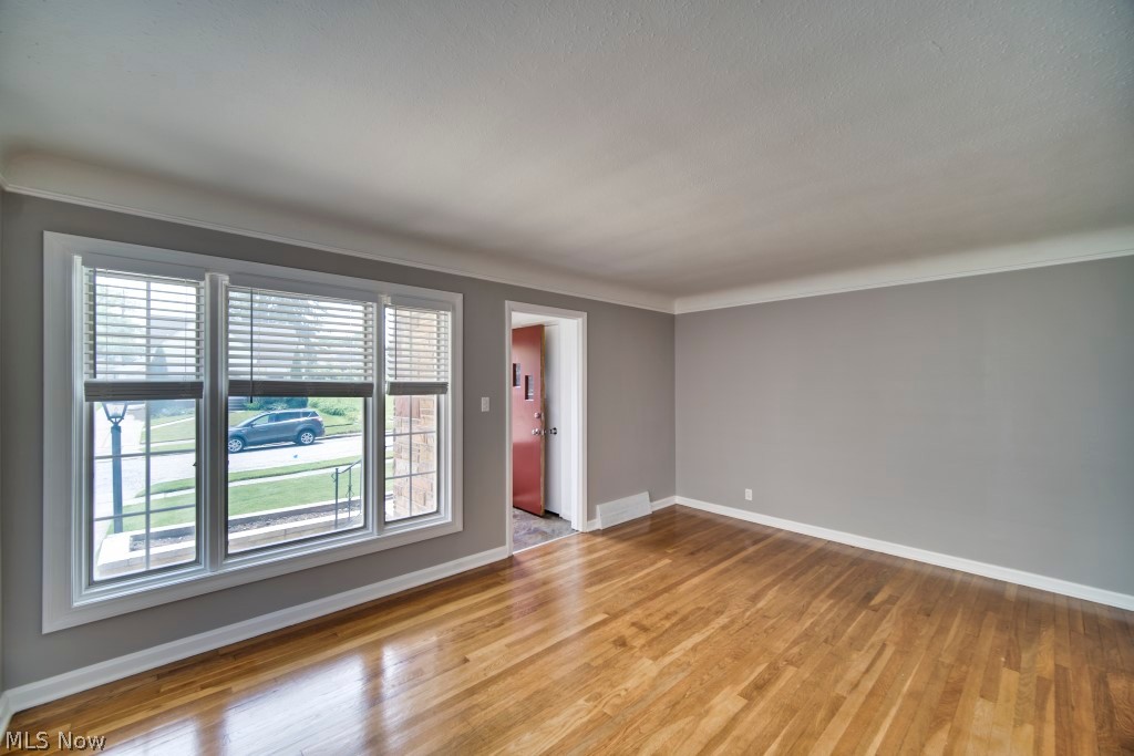 11707 Crofton Road Garfield Heights, OH 44125 - Photo 3 of 23 Gallery Image 3