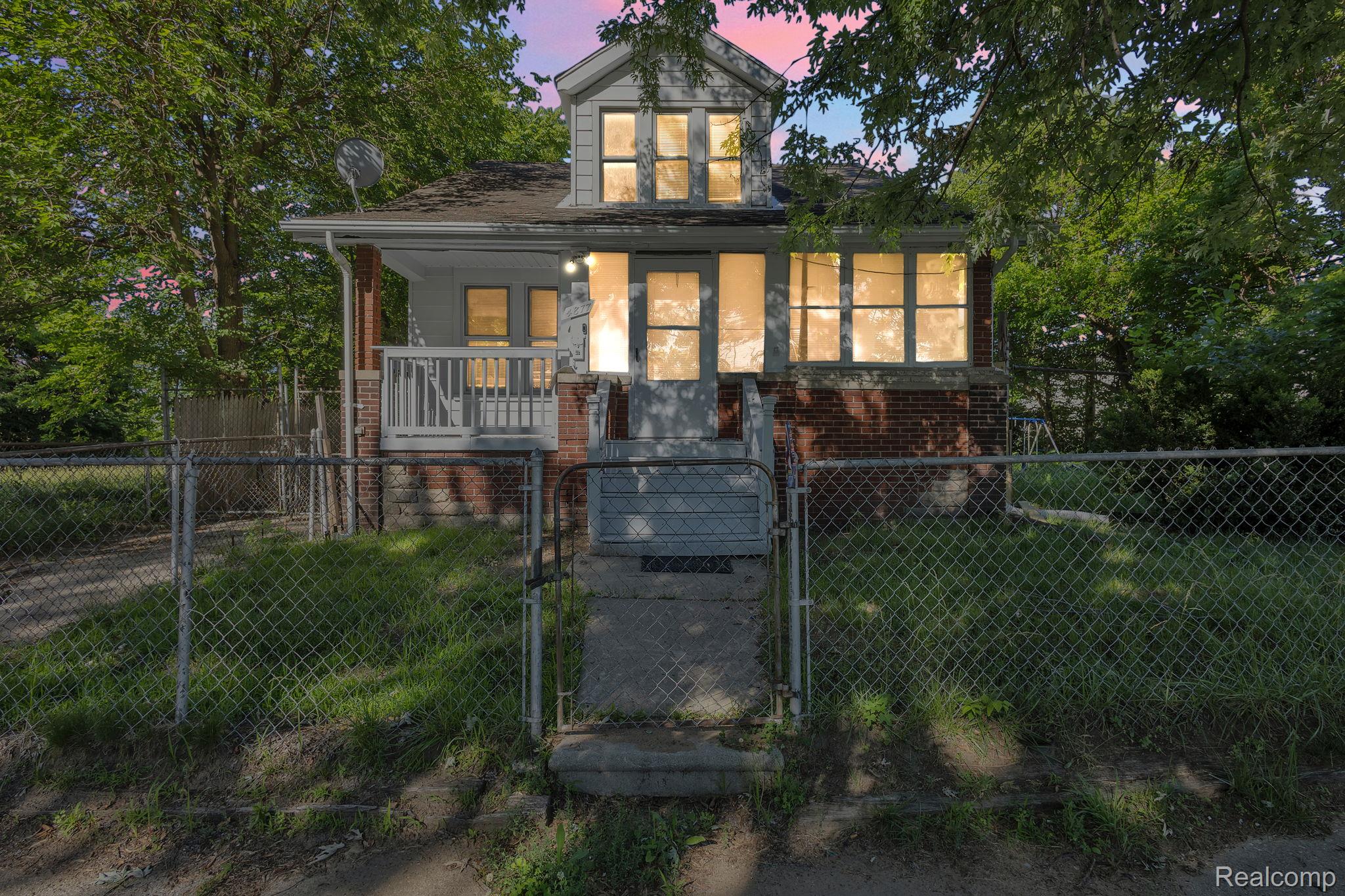 4877 Maynard Street Detroit, MI 48215 - Photo 3 of 41 3-web-or-mls-FZ3A6760_1.jpg