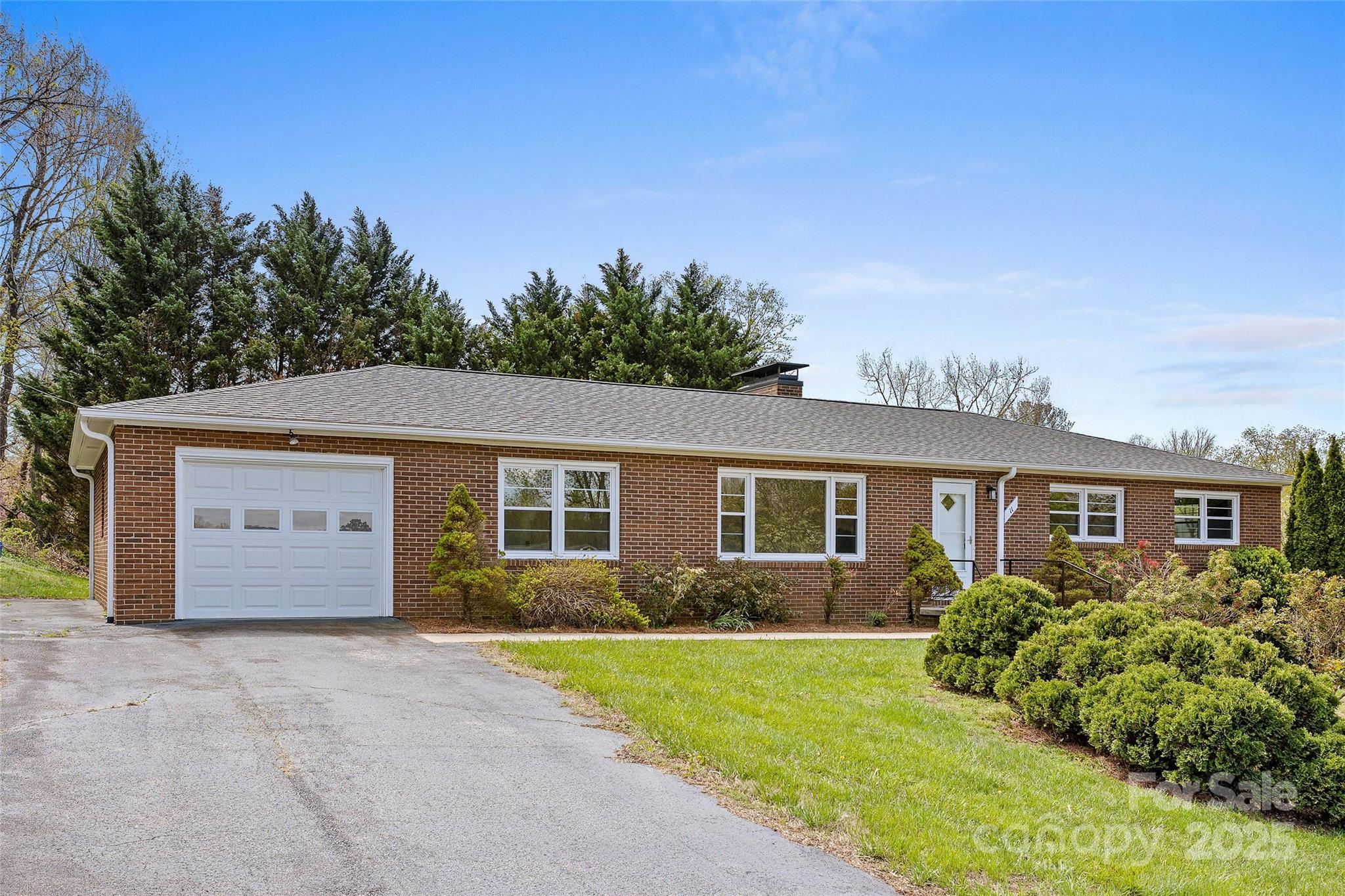 11 Allesarn Road Asheville, NC 28804 - Photo 1 of 48 Gallery Image 1