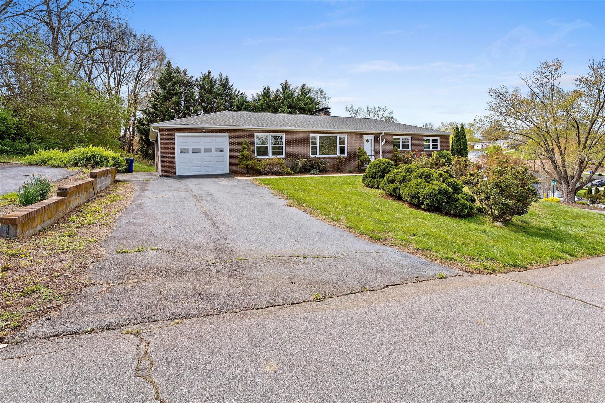 11 Allesarn Road Asheville, NC 28804 - Photo 4 of 48 Gallery Image 4