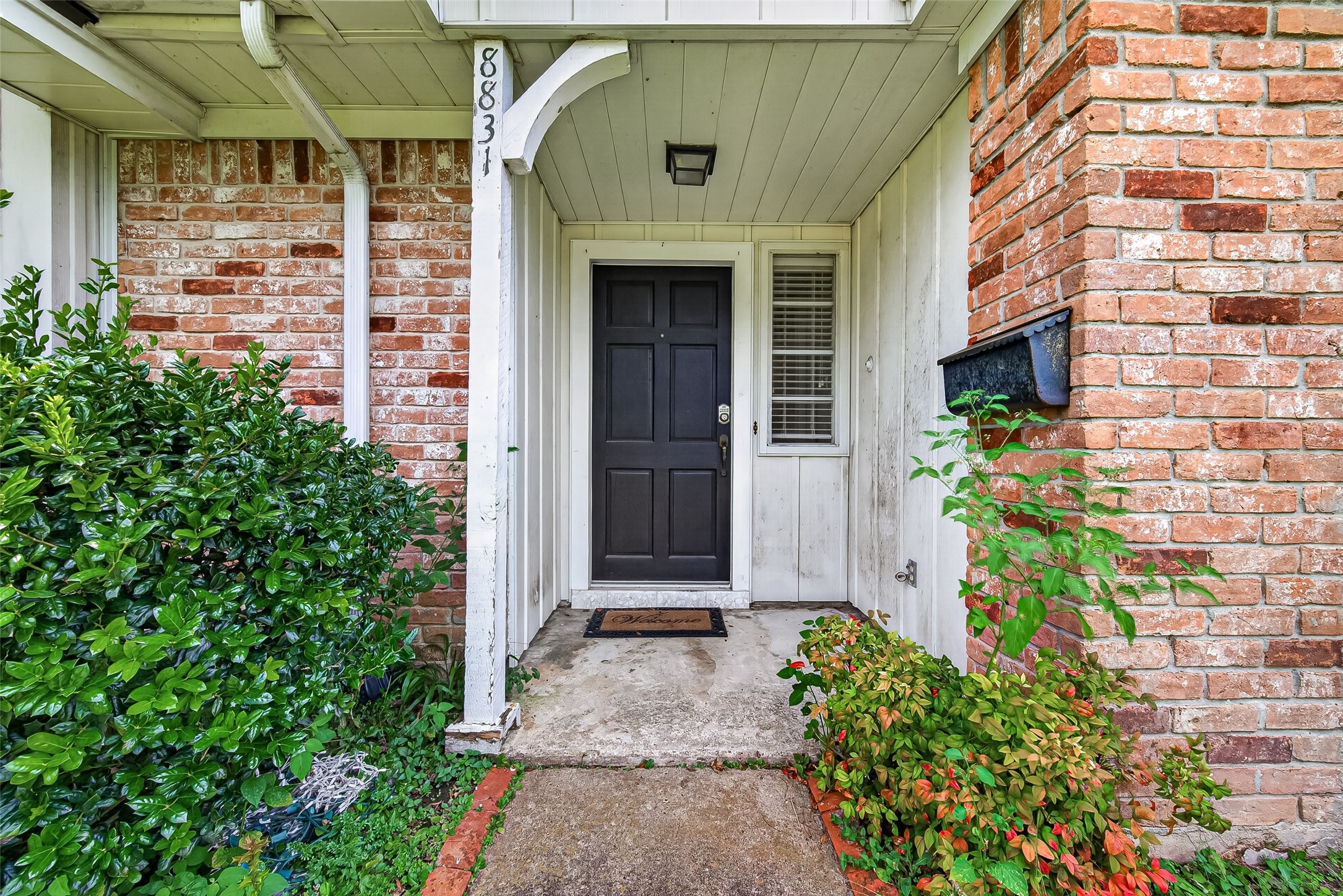 8831 Sandstone Road Houston, TX 77036 - Photo 4 of 30