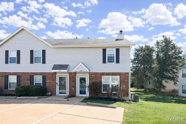$225,500 | 146 Country Trace Court, St. Peters, MO 63304