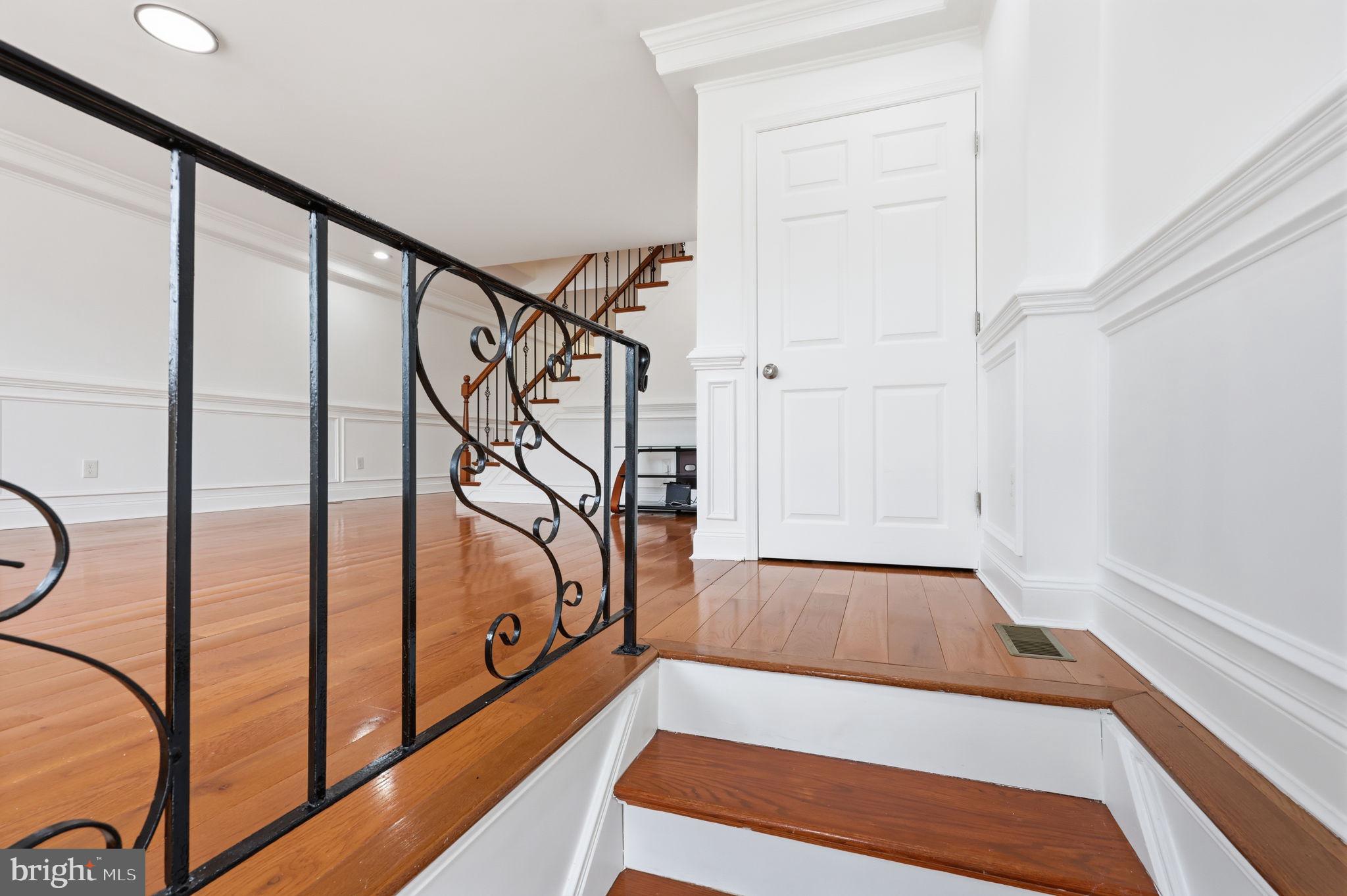 3811 Salina Road Philadelphia, PA 19154 - Photo 4 of 48 Elegant entryway with wooden stairs.