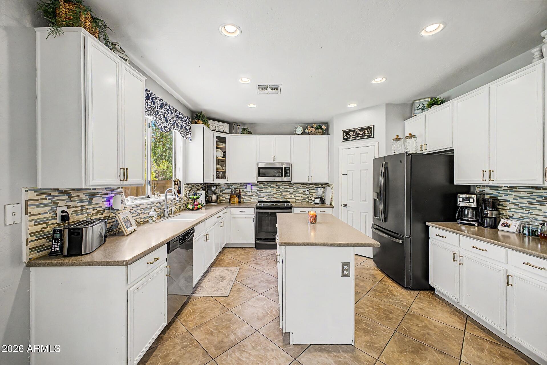 1829 East Beverly Road Phoenix, AZ 85042 - Photo 9 of 48 Kitchen 2