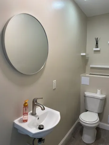 $2,500 | 452 Summit Street, Unit 2, Bridgeport, CT 06606