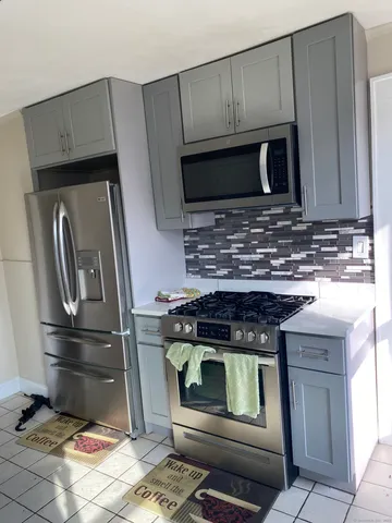 $2,500 | 452 Summit Street, Unit 2, Bridgeport, CT 06606