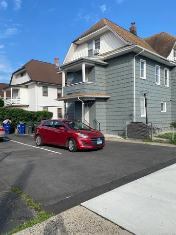 $2,500 | 452 Summit Street, Unit 2, Bridgeport, CT 06606