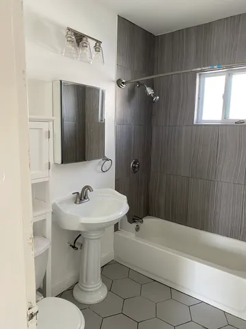 $2,500 | 452 Summit Street, Unit 2, Bridgeport, CT 06606