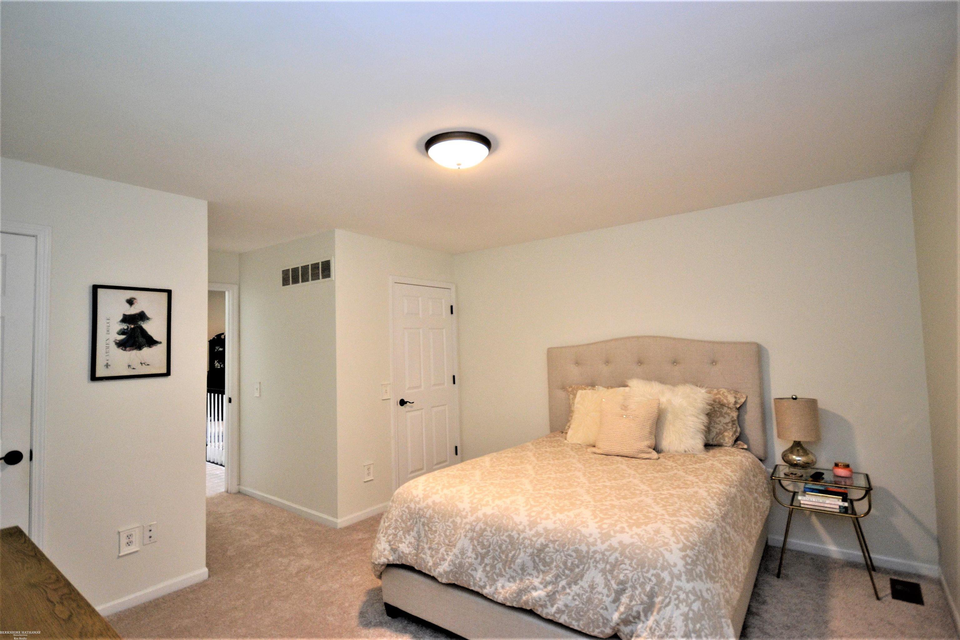 1813 Fox Run Rochester, MI 48306 - Photo 49 of 68 50087438-48.JPG