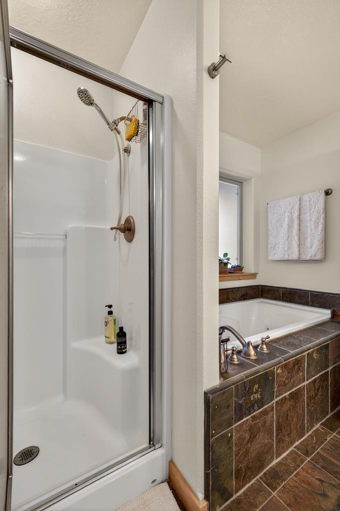 31 Eagle Trail Cascade, ID 83611 - Photo 19 of 50 Primary Bath shower