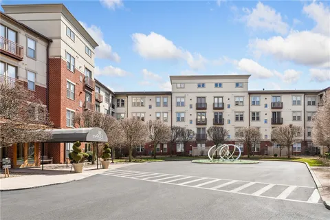 $325,000 | 1000 Providence Place, Unit 303, Providence, RI 02903