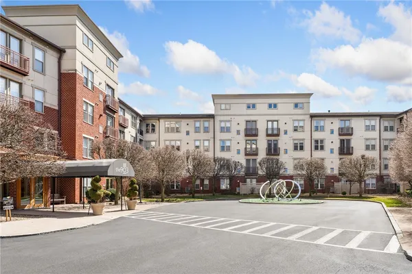 $325,000 | 1000 Providence Place, Unit 303, Providence, RI 02903