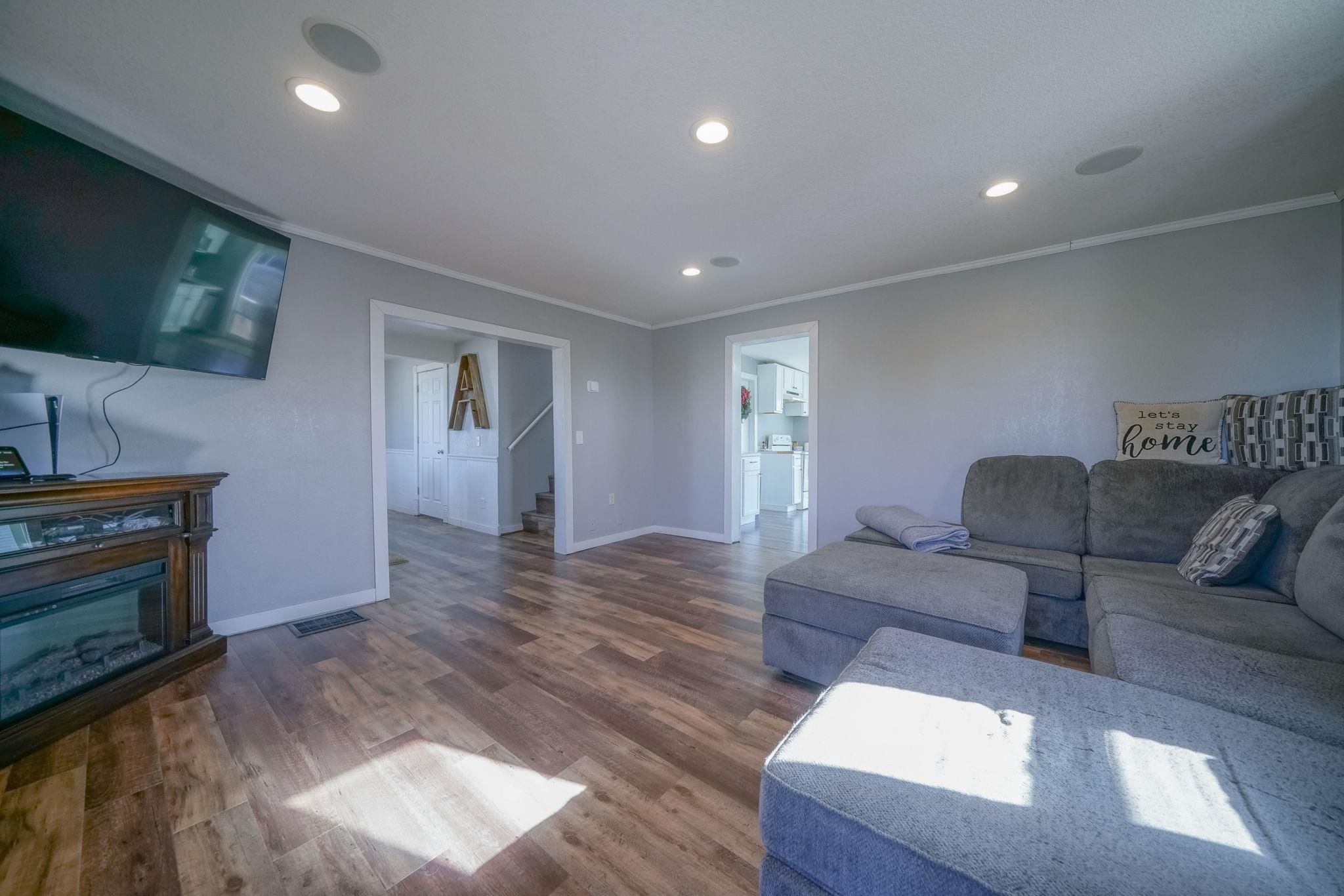 302 South Prairie Avenue Polo, IL 61064 - Photo 3 of 31