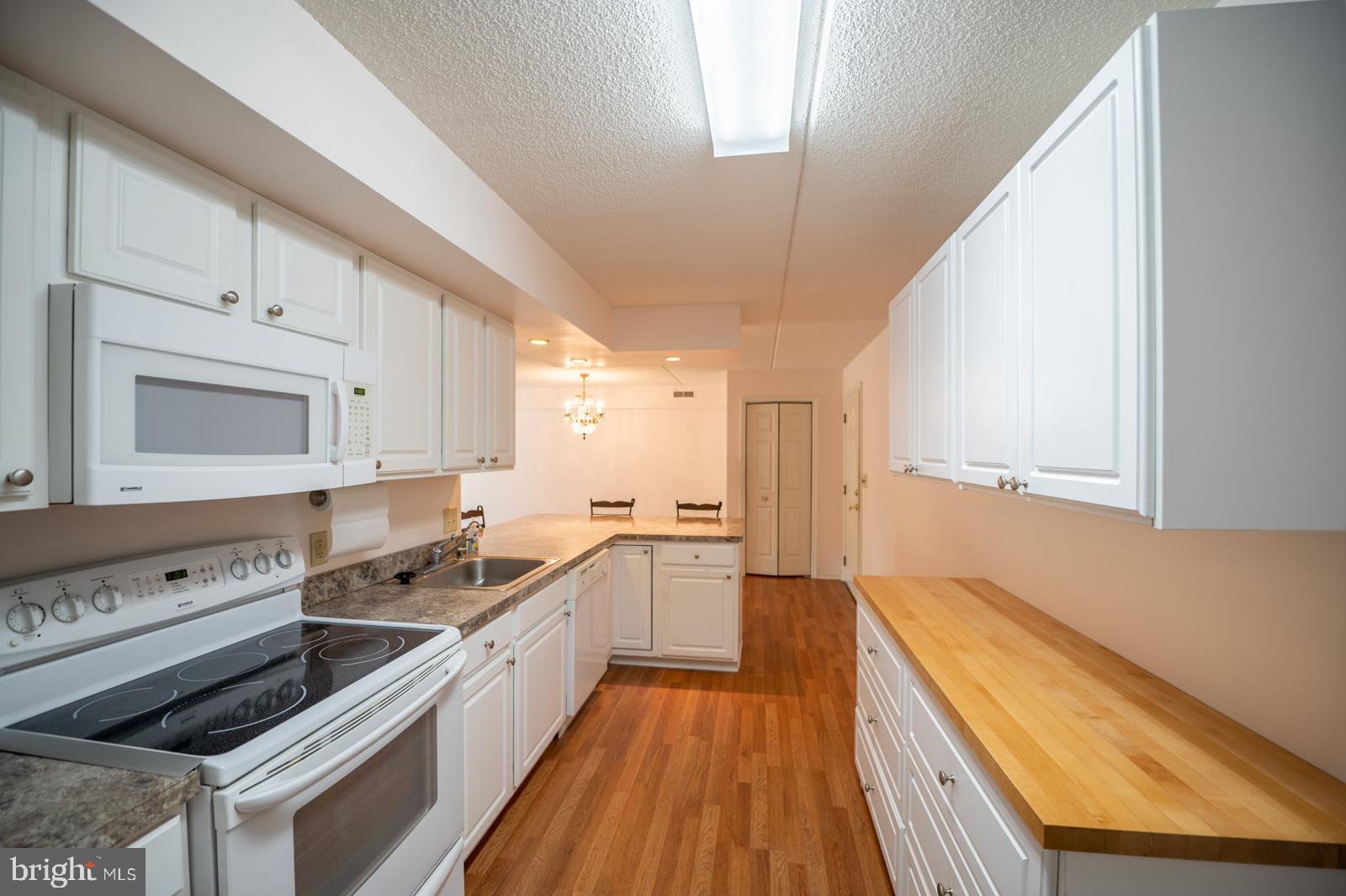 516 Brandon Road Norristown, PA 19403 - Photo 11 of 29 Looking towards front door