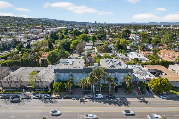 $2,100 | 4441 Woodman Avenue, Unit 304, Sherman Oaks, CA 91423