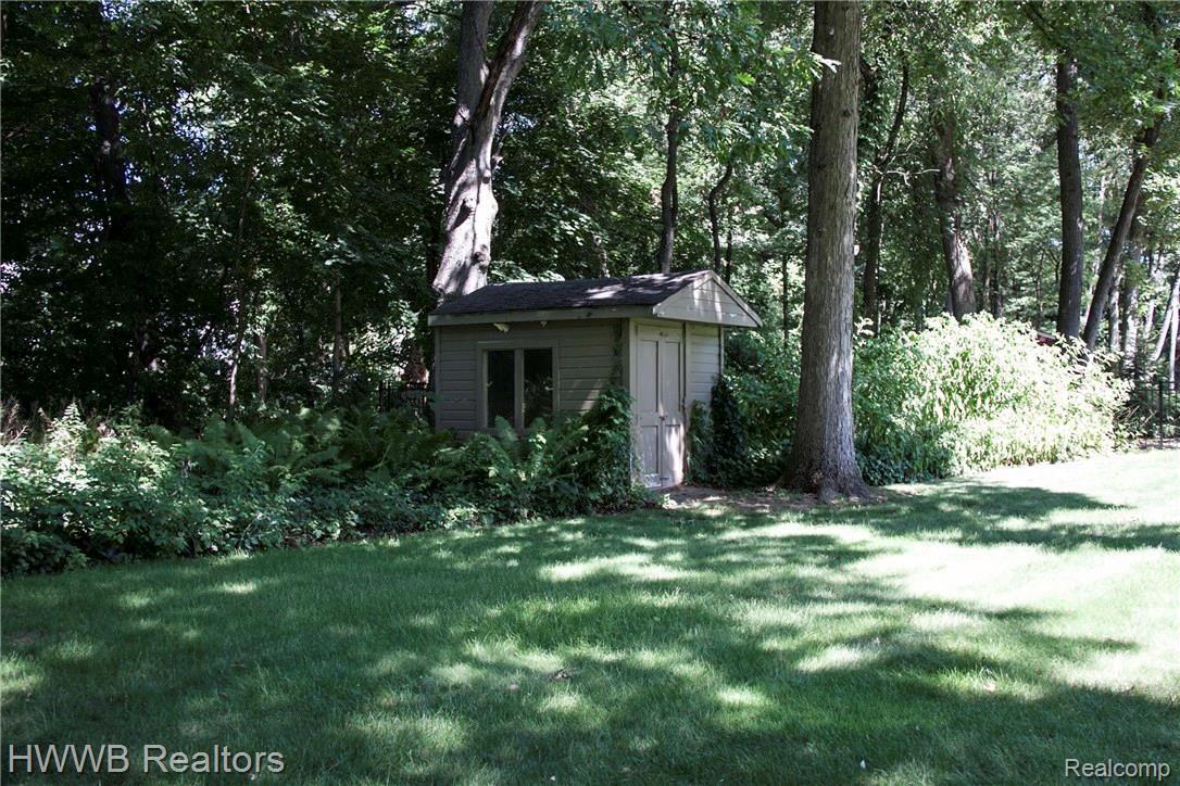 31025 Briarcliff Road Franklin, MI 48025 - Photo 17 of 20 .18