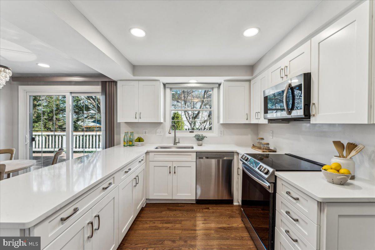 12417 Rock Ridge Road Herndon, VA 20170 - Photo 11 of 43 Gallery Image 11