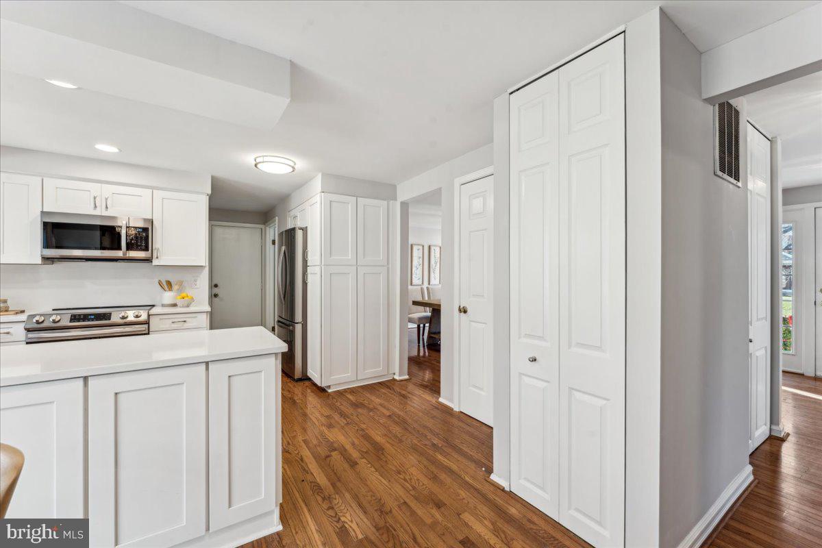 12417 Rock Ridge Road Herndon, VA 20170 - Photo 13 of 43 Gallery Image 13