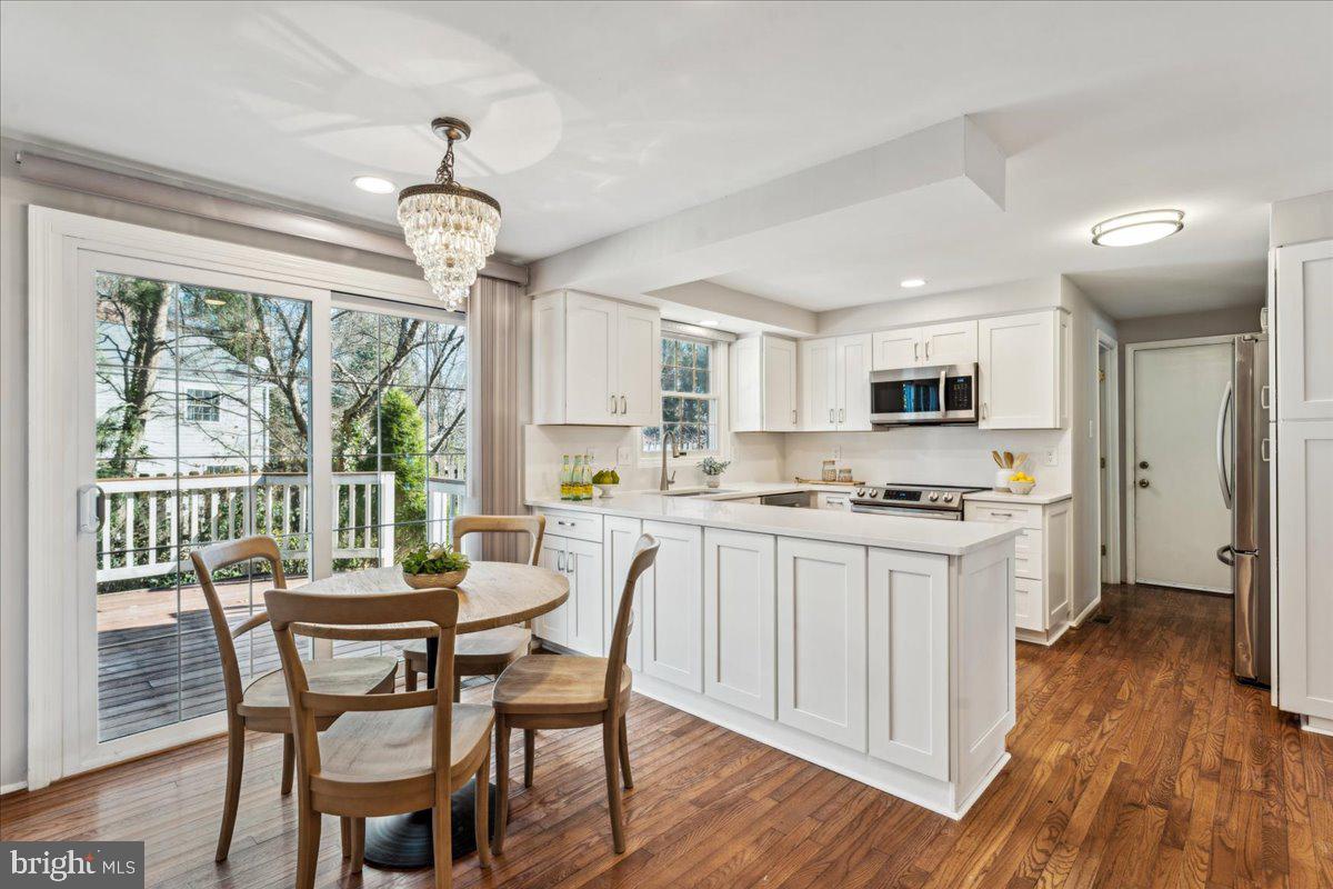 12417 Rock Ridge Road Herndon, VA 20170 - Photo 14 of 43 Gallery Image 14