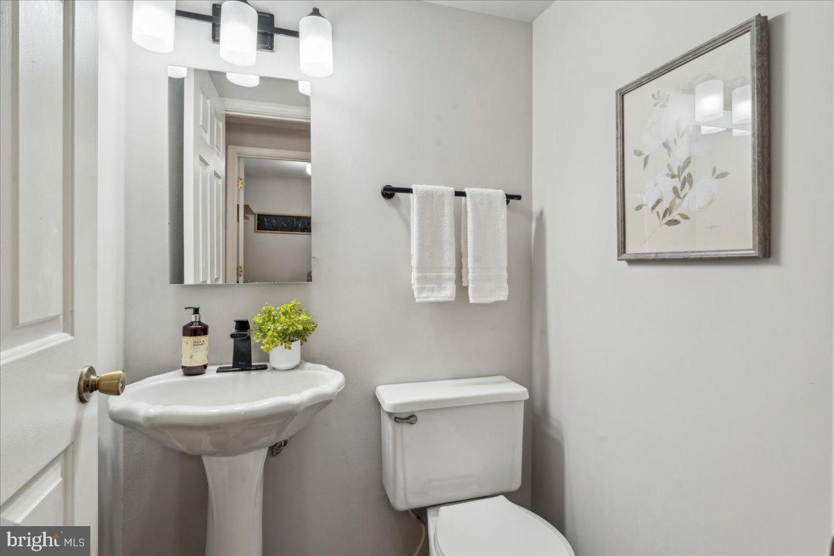 12417 Rock Ridge Road Herndon, VA 20170 - Photo 19 of 43 Gallery Image 19