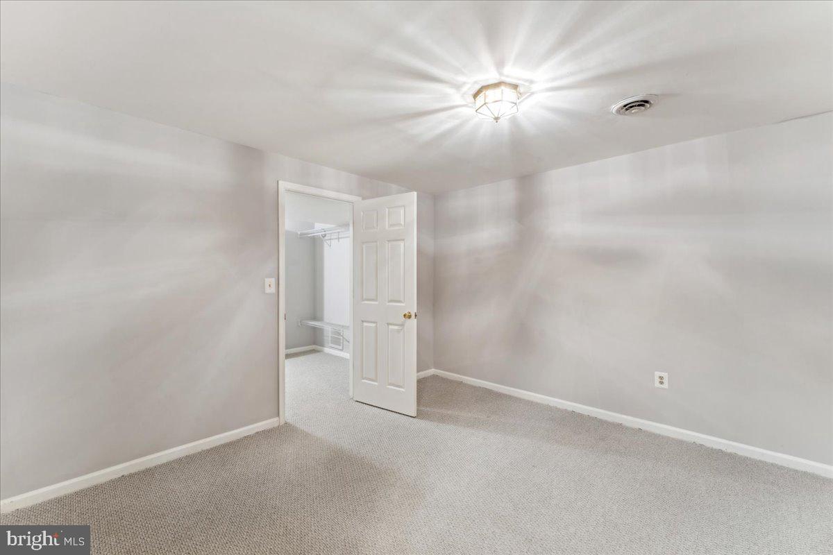 12417 Rock Ridge Road Herndon, VA 20170 - Photo 36 of 43 Gallery Image 36