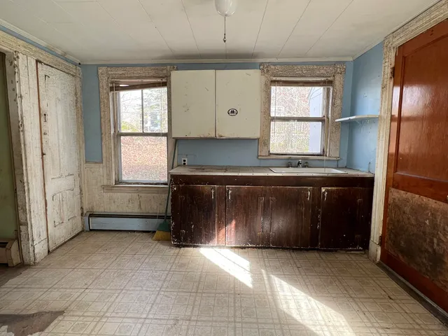 $58,900 | 26 South Railroad Street, Roxbury, ME 04275