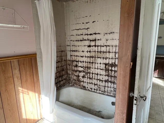 $58,900 | 26 South Railroad Street, Roxbury, ME 04275