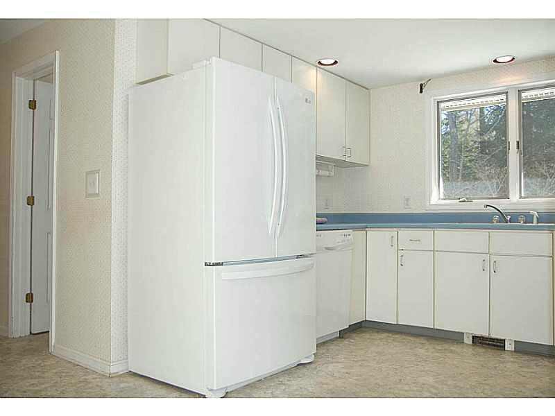 123 Sebascodegan Shores Road Harpswell, ME 04079 - Photo 13 of 35 Kitchen.