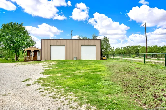 $675,000 | 1173 Cr 421, Hondo, TX 78861