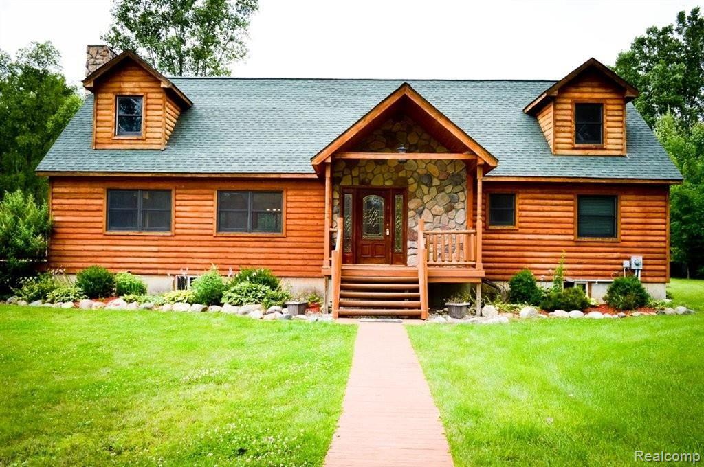 8801 Crawford Road Columbus, MI 48063 - Photo 1 of 25 1-6 (1280x851).jpg