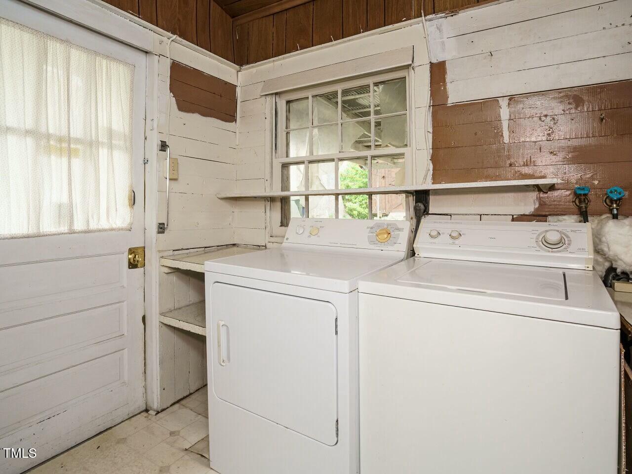504 Washington Street Raleigh, NC 27605 - Photo 13 of 26 tempImageSnIdIh