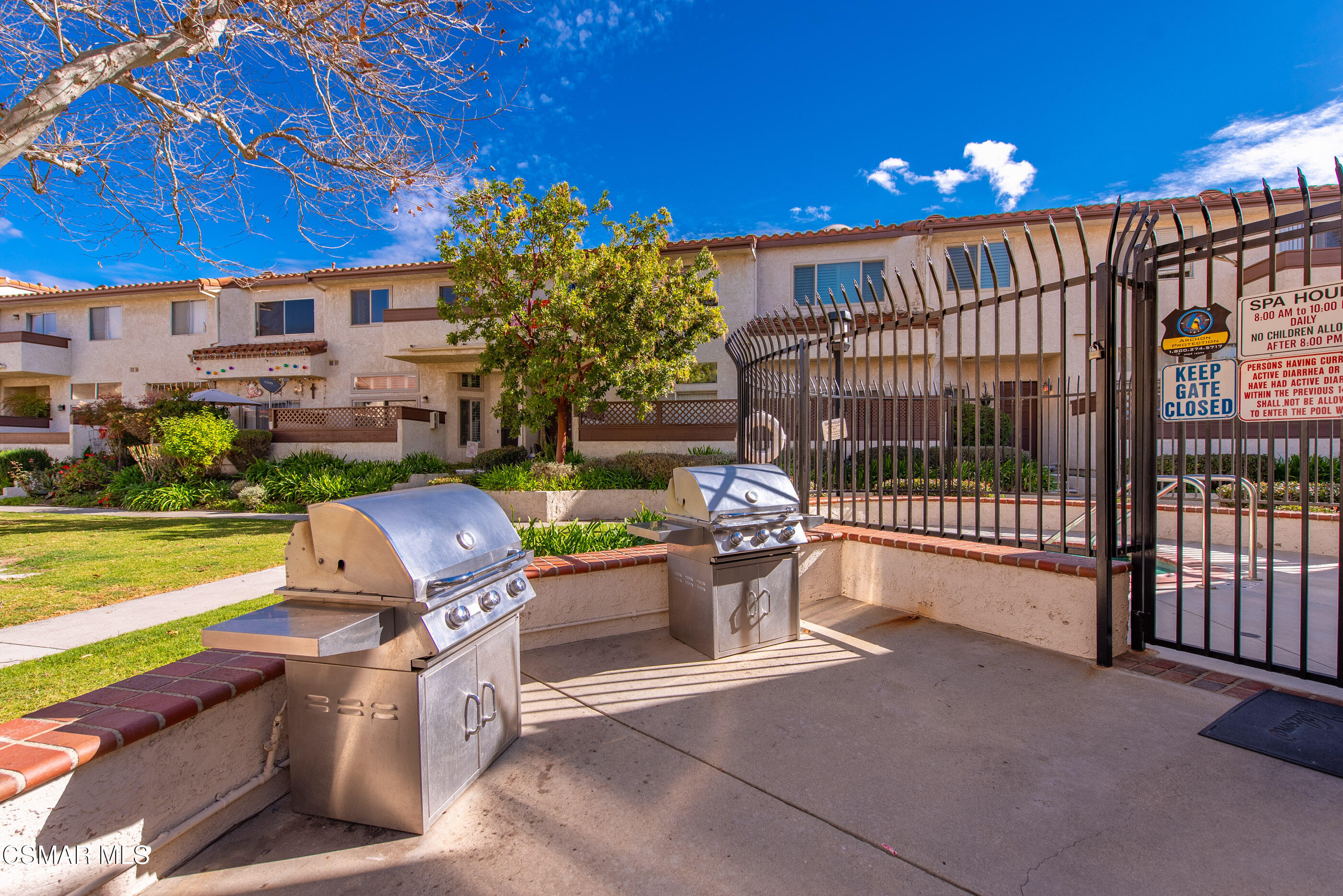 1730 Sinaloa Road, Unit 310 Simi Valley, CA 93065 - Photo 25 of 36 a view of a patio with a table and chairs