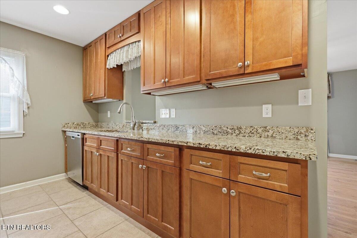 2445 Kennington Road Knoxville, TN 37917 - Photo 11 of 36