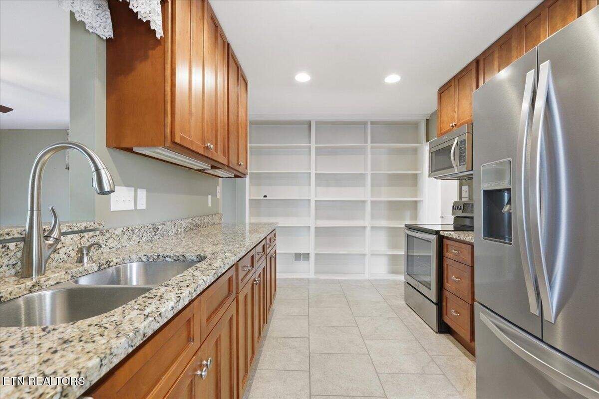 2445 Kennington Road Knoxville, TN 37917 - Photo 13 of 36