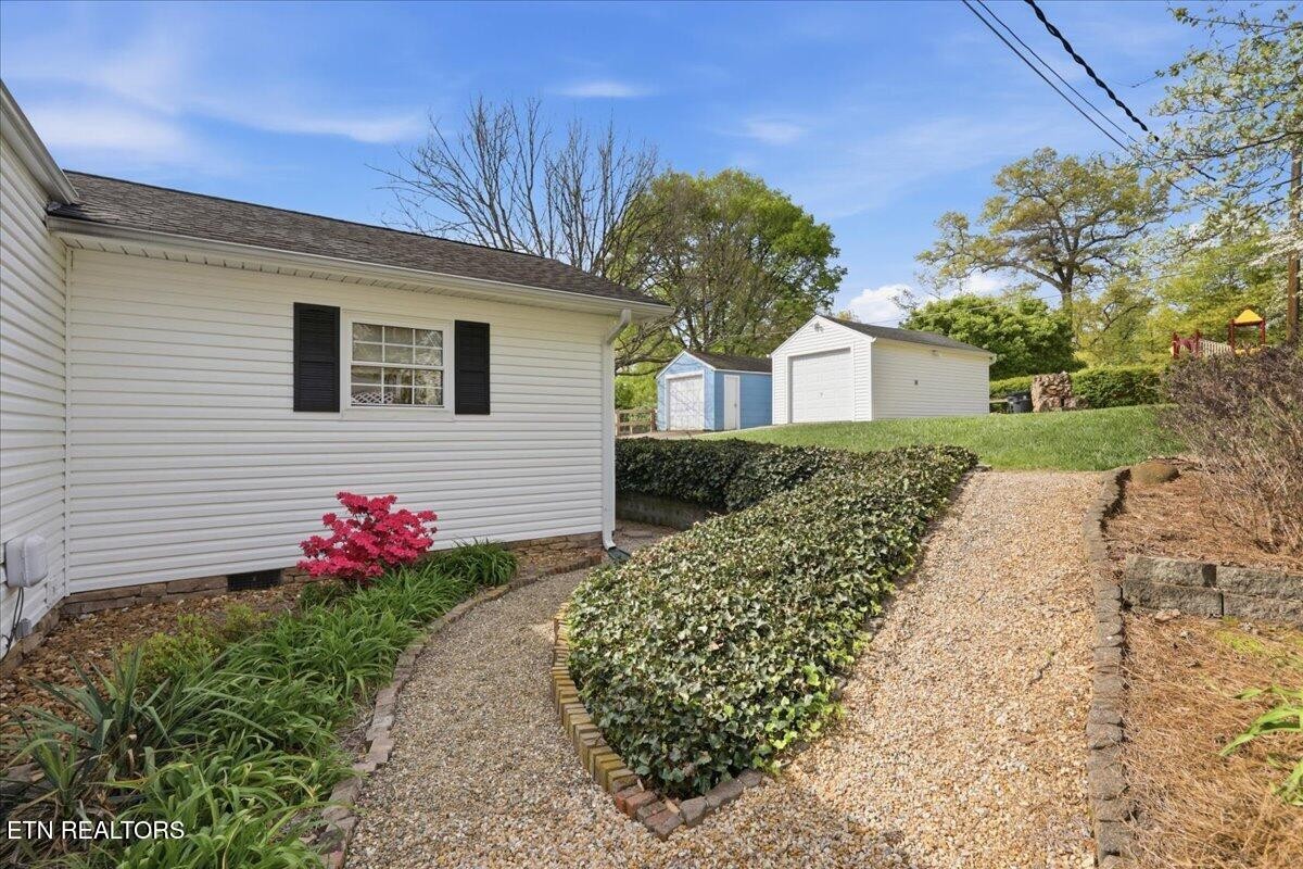 2445 Kennington Road Knoxville, TN 37917 - Photo 30 of 36