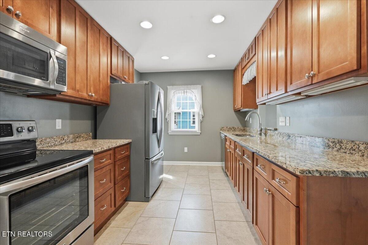 2445 Kennington Road Knoxville, TN 37917 - Photo 3 of 36