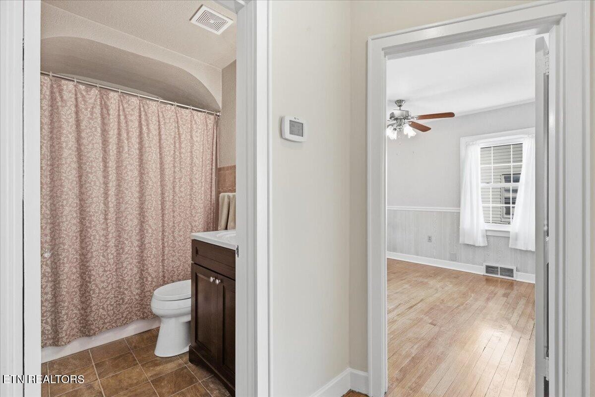 2445 Kennington Road Knoxville, TN 37917 - Photo 5 of 36