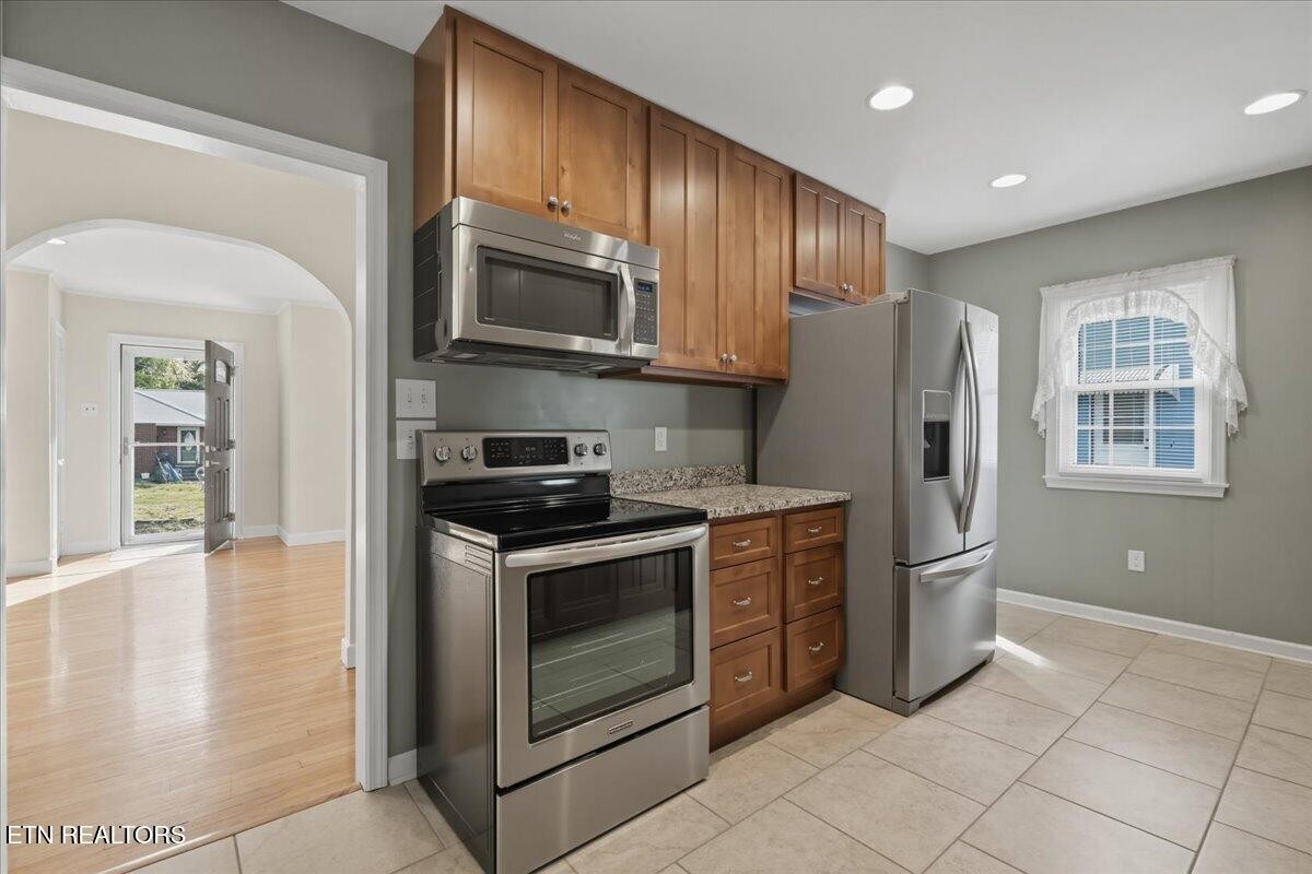 2445 Kennington Road Knoxville, TN 37917 - Photo 10 of 36