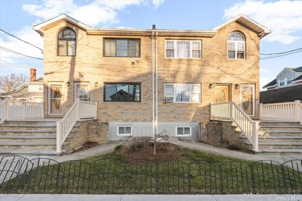 $1,800,000 | 142-25 Latham Lane | Rochdale