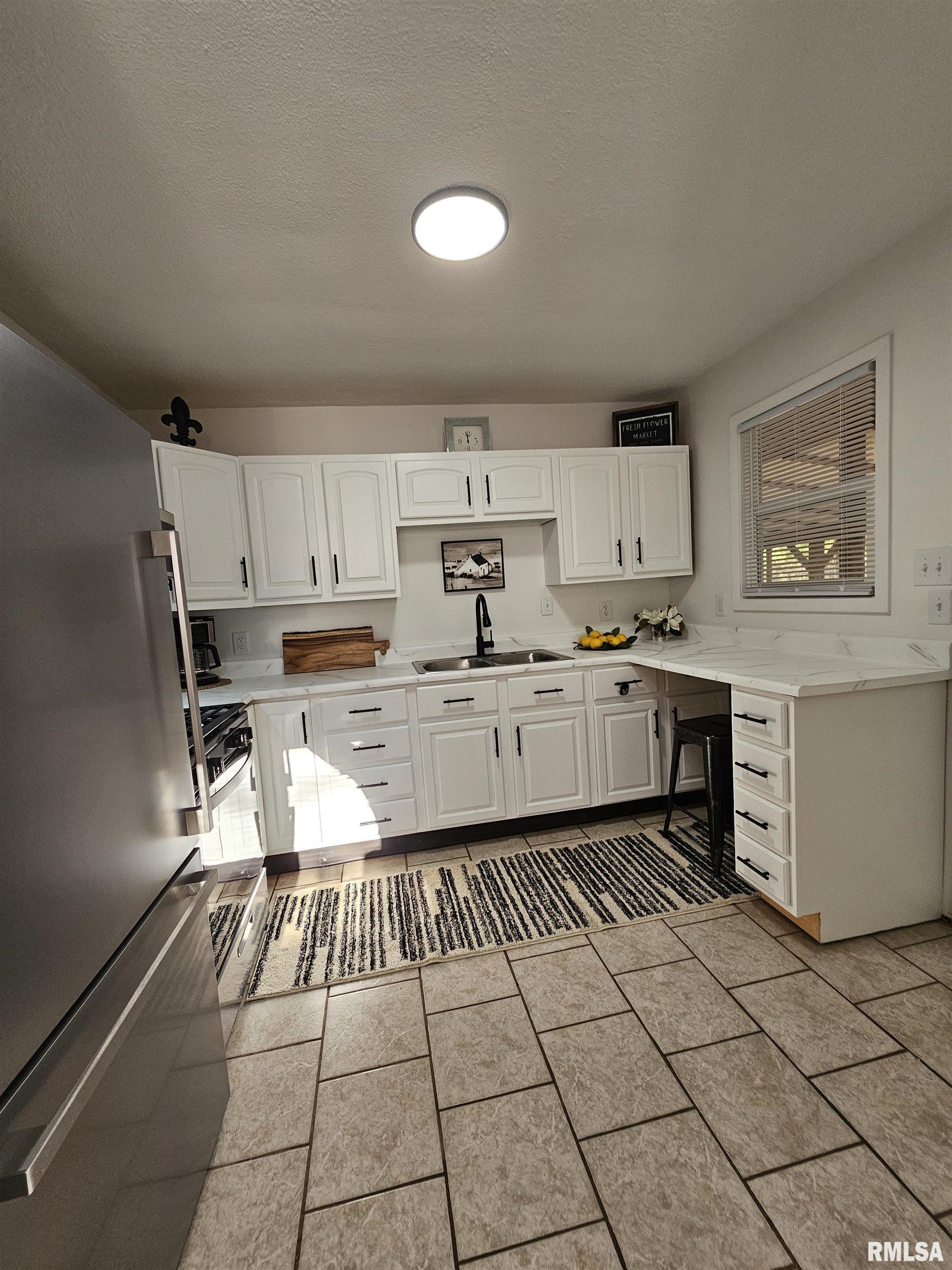 5202 North Ronald Road Peoria, IL 61614 - Photo 8 of 24 Gallery Image 8