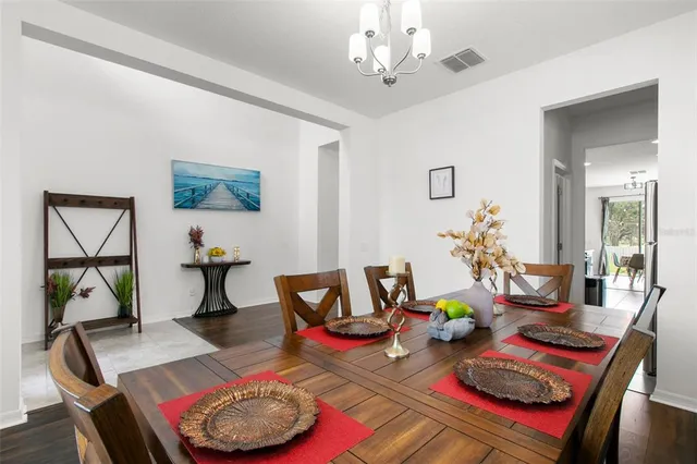 a view of garden with a house