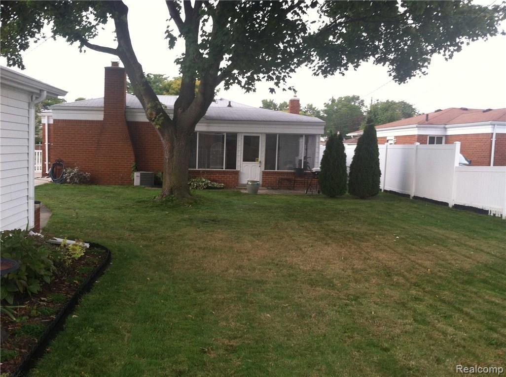 1958 Common Road Warren, MI 48092 - Photo 29 of 31 1958-common-36.jpg