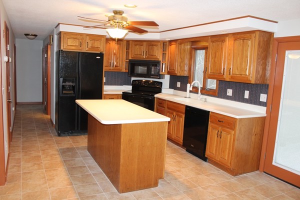 14 Carleton Road Leicester, MA 01542 - Photo 4 of 23 Gallery Image 4