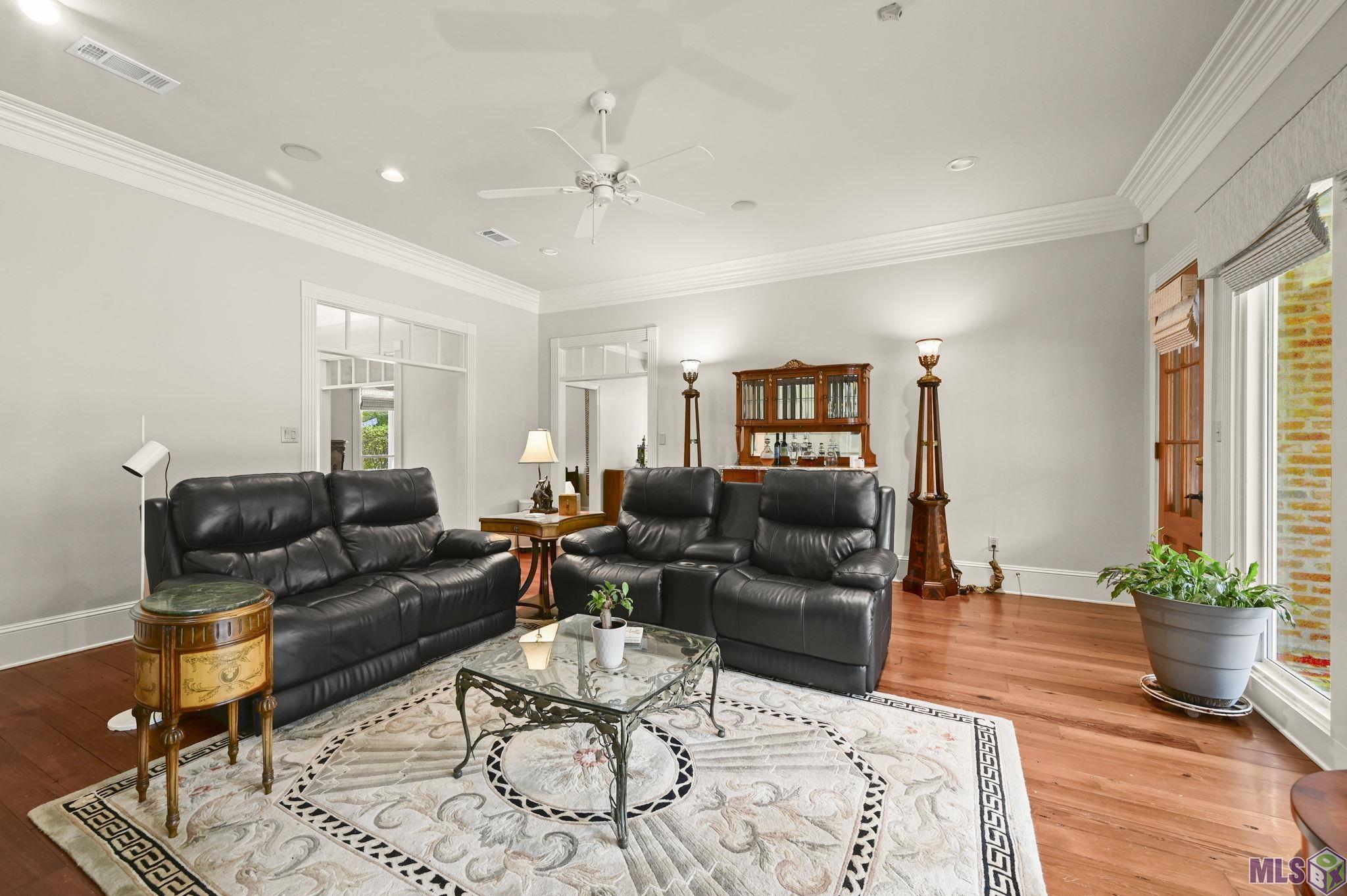 14513 Cottage Oak Avenue Baton Rouge, LA 70810 - Photo 10 of 54 LARGE LIVING ROOM