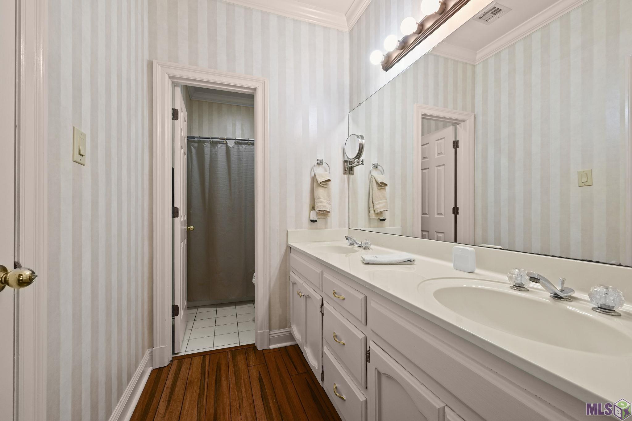 14513 Cottage Oak Avenue Baton Rouge, LA 70810 - Photo 46 of 54 2ND BATHROOM