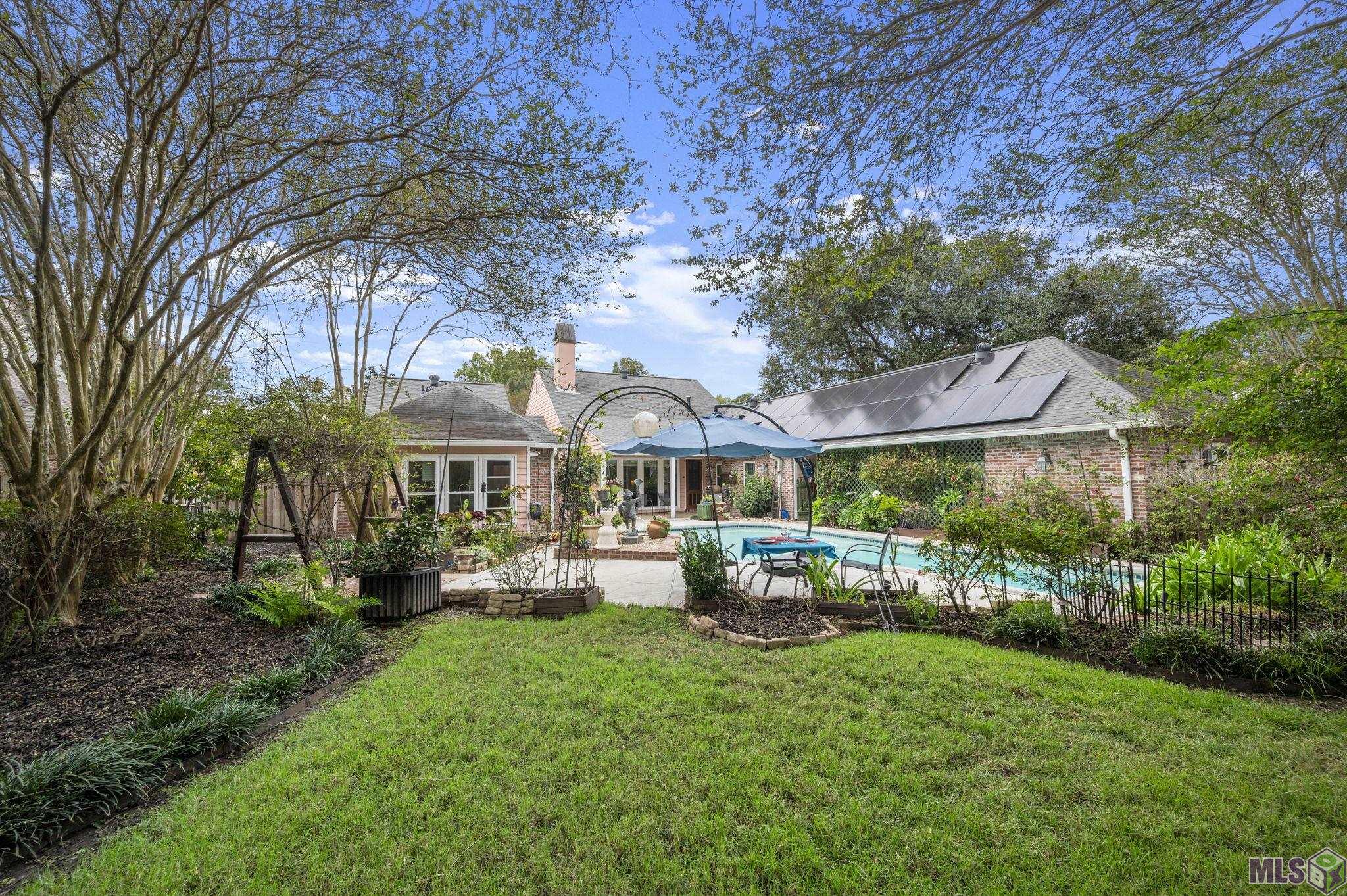 14513 Cottage Oak Avenue Baton Rouge, LA 70810 - Photo 52 of 54 GARDEN BACKYARD