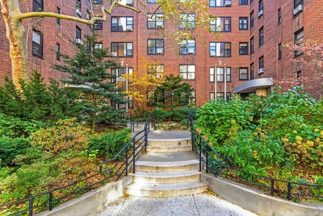 $539,000 | 62 Park Terrace West, Unit A77 | Inwood