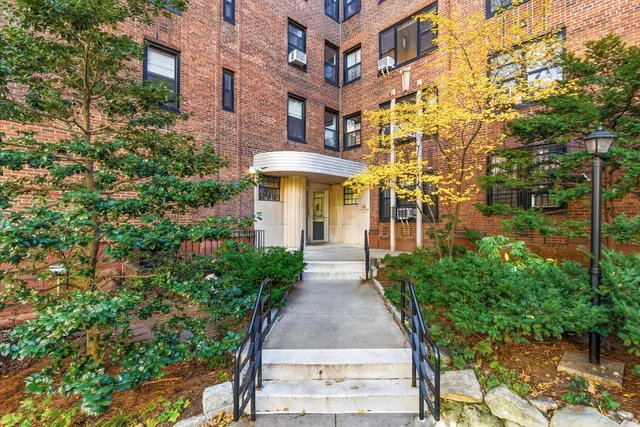 $539,000 | 62 Park Terrace West, Unit A77 | Inwood